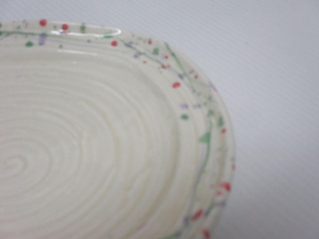 陶器　小判皿の縁の絵柄の様子