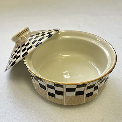 煮物椀の蓋を外した様子