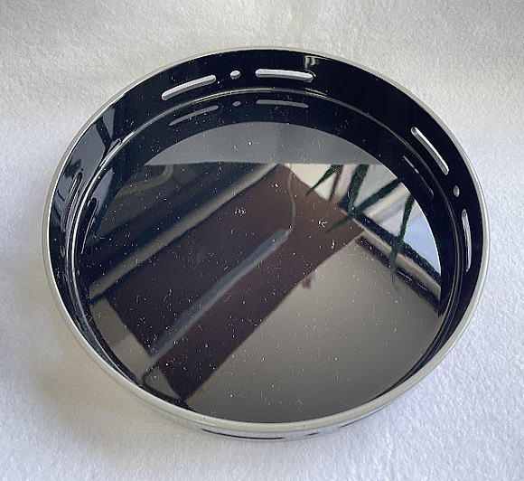 ����g���[�̏ォ��̗l�q