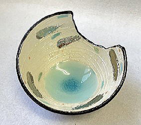 �f�U�C�������̏ォ��̗l�q