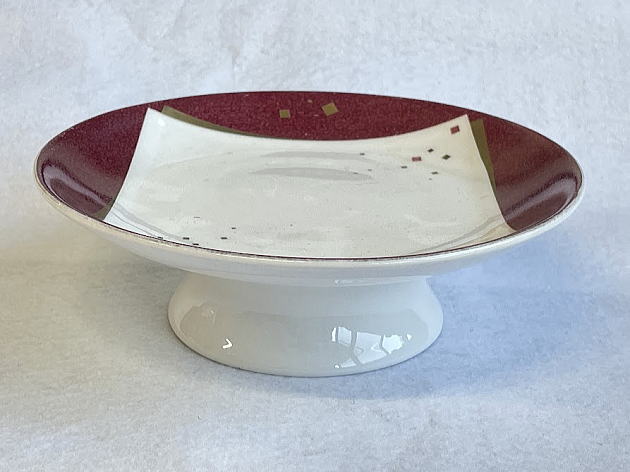 陶器の高台盛皿01